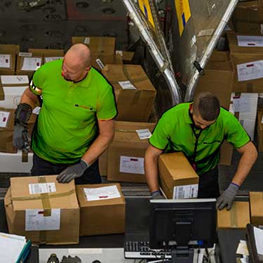 rl-global-logistics-warehousing-fulfillment-distribution-staff